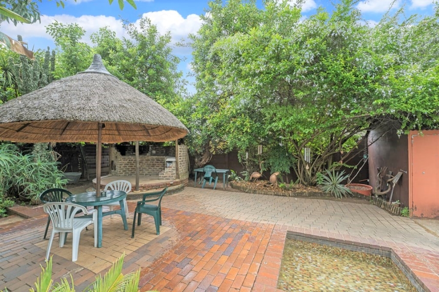 11 Bedroom Property for Sale in Fontainebleau Gauteng