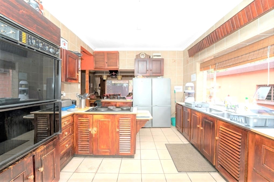 11 Bedroom Property for Sale in Fontainebleau Gauteng