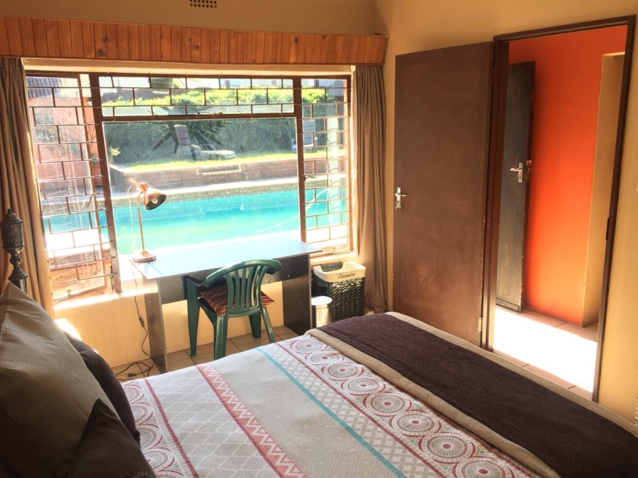 11 Bedroom Property for Sale in Fontainebleau Gauteng