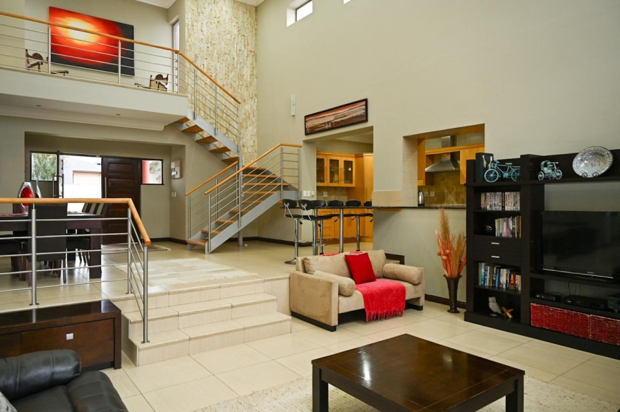 5 Bedroom Property for Sale in Aquavista Mountain Estate Gauteng