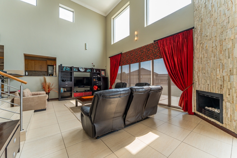 5 Bedroom Property for Sale in Aquavista Mountain Estate Gauteng