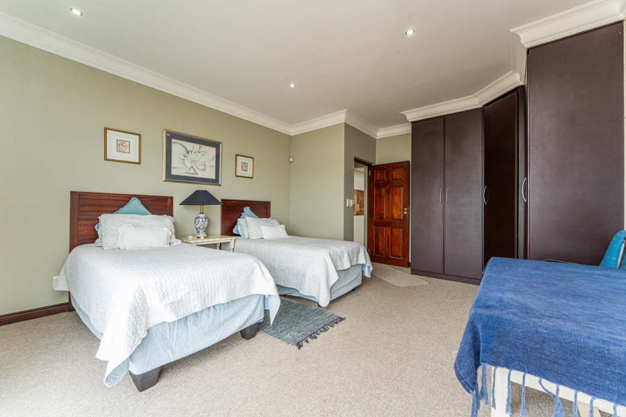 5 Bedroom Property for Sale in Aquavista Mountain Estate Gauteng