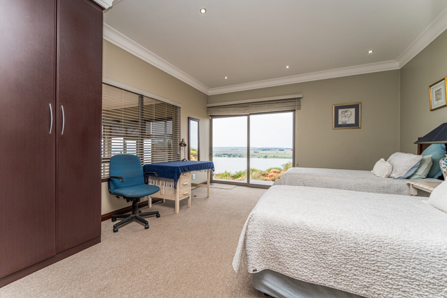 5 Bedroom Property for Sale in Aquavista Mountain Estate Gauteng