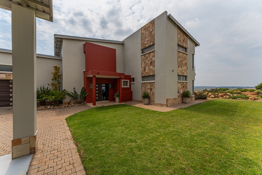 5 Bedroom Property for Sale in Aquavista Mountain Estate Gauteng
