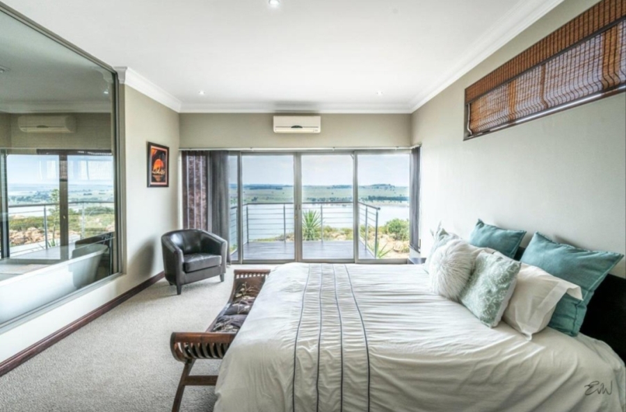 5 Bedroom Property for Sale in Aquavista Mountain Estate Gauteng