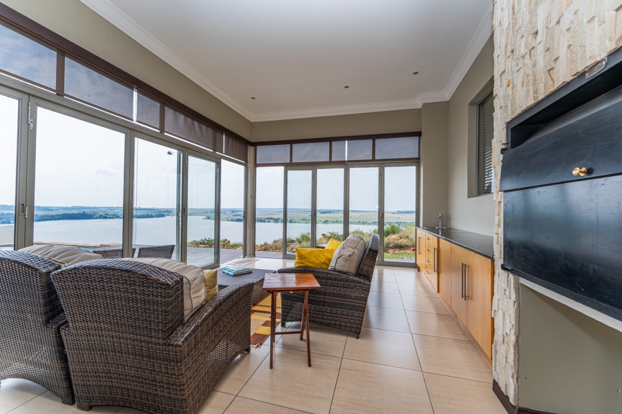 5 Bedroom Property for Sale in Aquavista Mountain Estate Gauteng