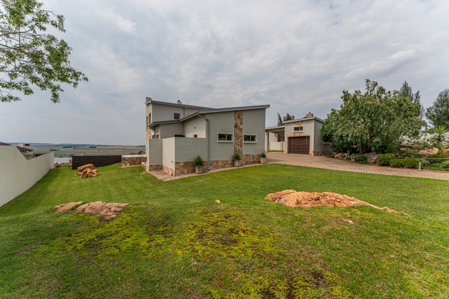 5 Bedroom Property for Sale in Aquavista Mountain Estate Gauteng