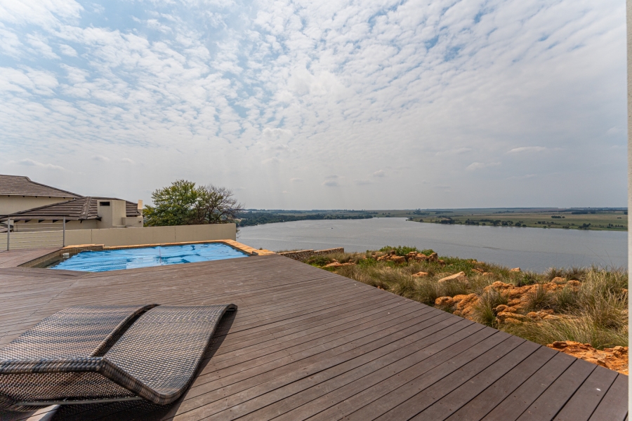 5 Bedroom Property for Sale in Aquavista Mountain Estate Gauteng