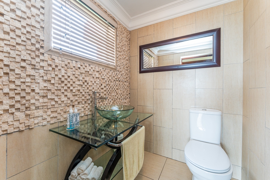 5 Bedroom Property for Sale in Aquavista Mountain Estate Gauteng