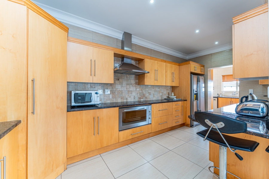 5 Bedroom Property for Sale in Aquavista Mountain Estate Gauteng