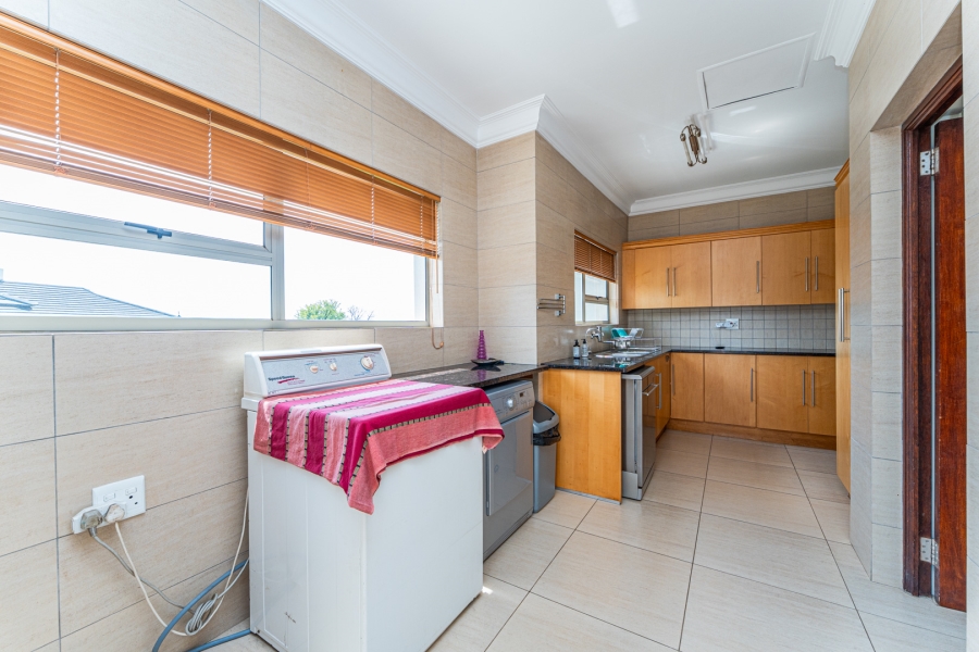 5 Bedroom Property for Sale in Aquavista Mountain Estate Gauteng