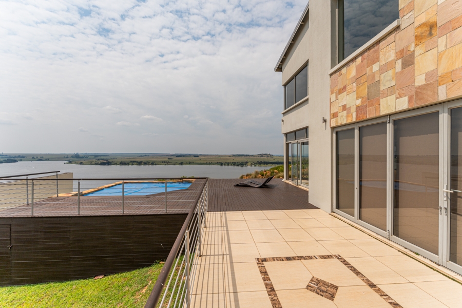 5 Bedroom Property for Sale in Aquavista Mountain Estate Gauteng