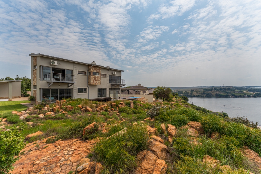 5 Bedroom Property for Sale in Aquavista Mountain Estate Gauteng
