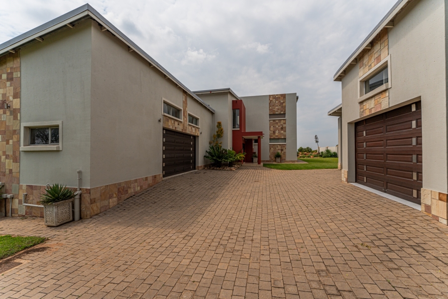 5 Bedroom Property for Sale in Aquavista Mountain Estate Gauteng