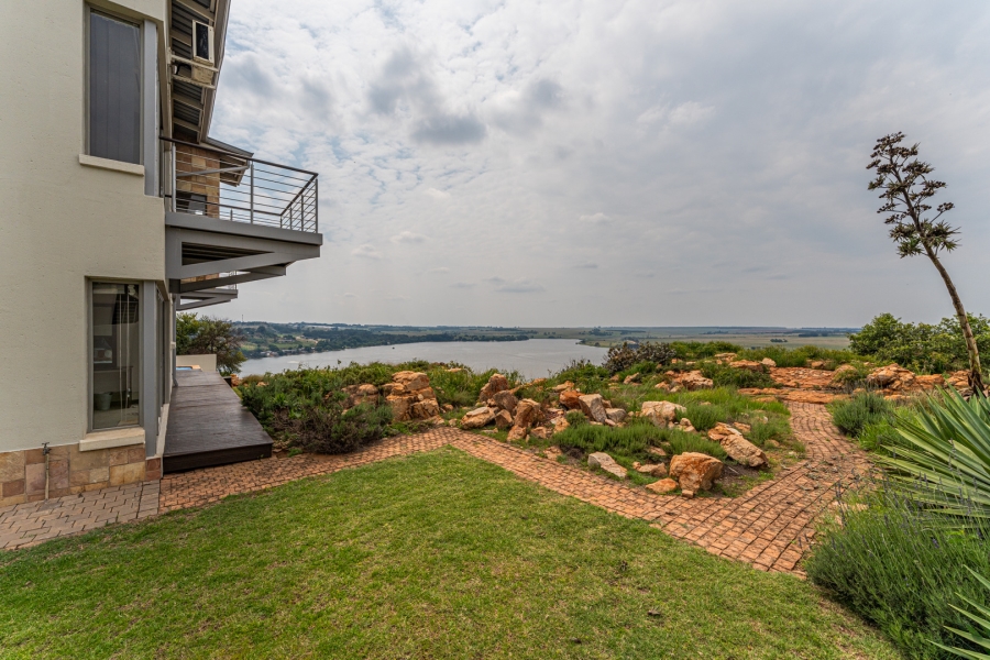 5 Bedroom Property for Sale in Aquavista Mountain Estate Gauteng