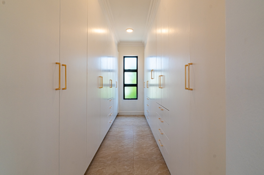 5 Bedroom Property for Sale in Dainfern Golf Estate Gauteng