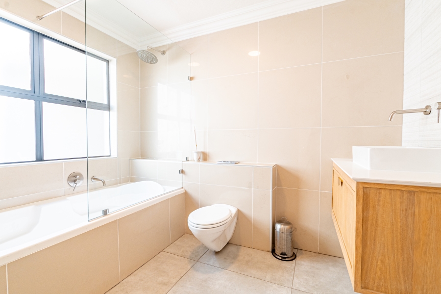 5 Bedroom Property for Sale in Dainfern Golf Estate Gauteng