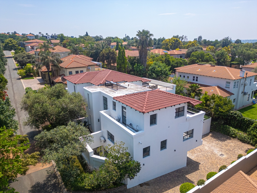 5 Bedroom Property for Sale in Dainfern Golf Estate Gauteng