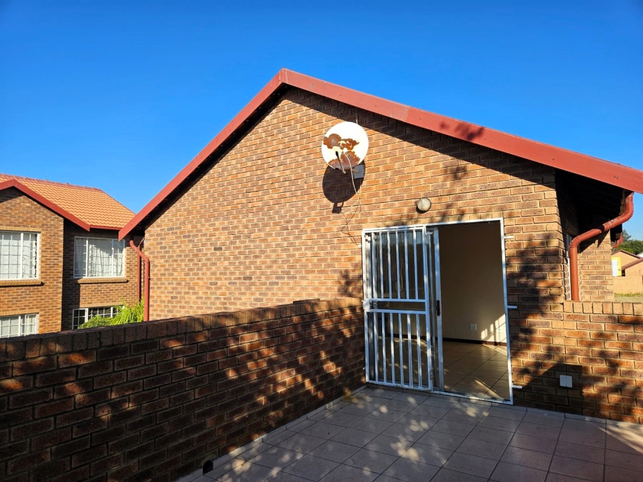 To Let 2 Bedroom Property for Rent in The Reeds Gauteng