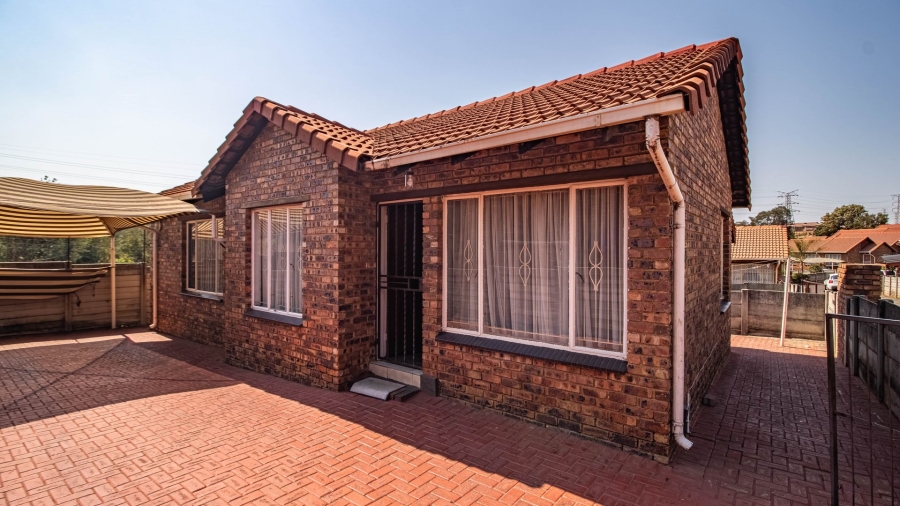 3 Bedroom Property for Sale in Mondeor Gauteng