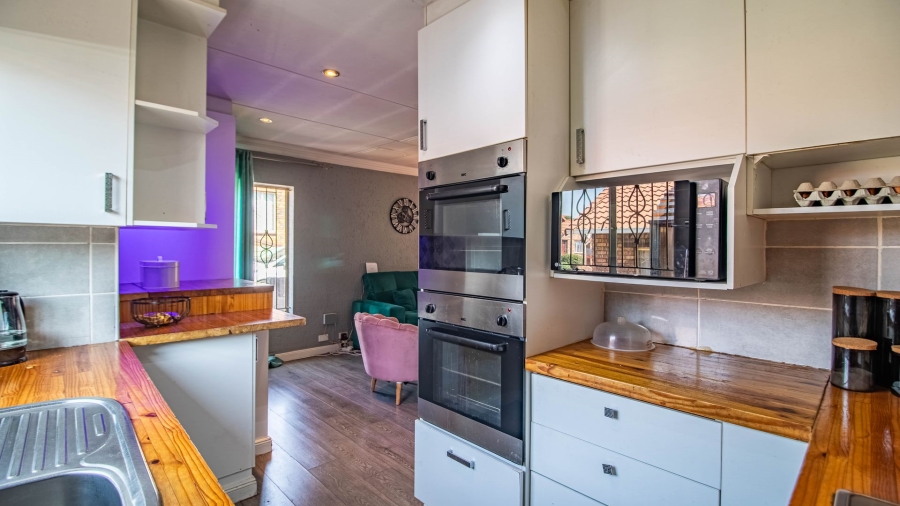 3 Bedroom Property for Sale in Mondeor Gauteng