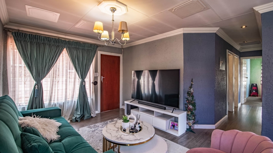 3 Bedroom Property for Sale in Mondeor Gauteng