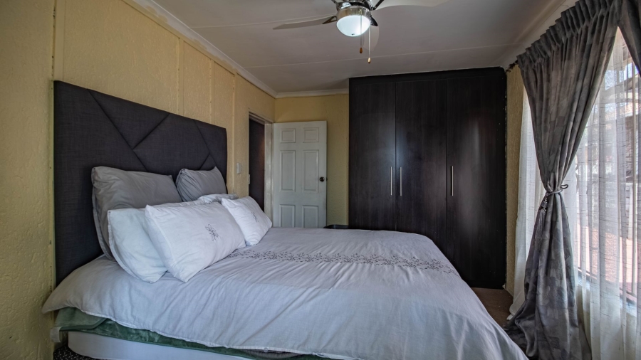 3 Bedroom Property for Sale in Mondeor Gauteng