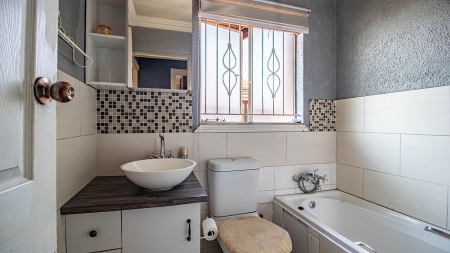 3 Bedroom Property for Sale in Mondeor Gauteng