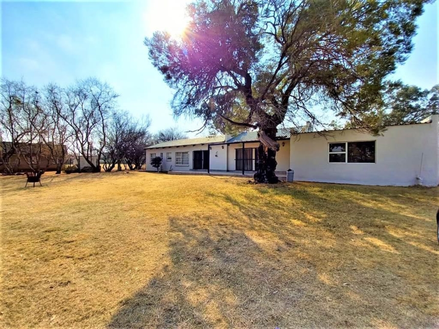 4 Bedroom Property for Sale in Hartbeesfontein AH Gauteng