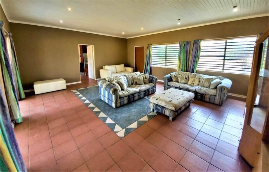 4 Bedroom Property for Sale in Hartbeesfontein AH Gauteng