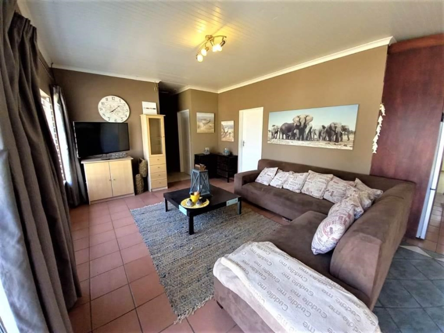 4 Bedroom Property for Sale in Hartbeesfontein AH Gauteng