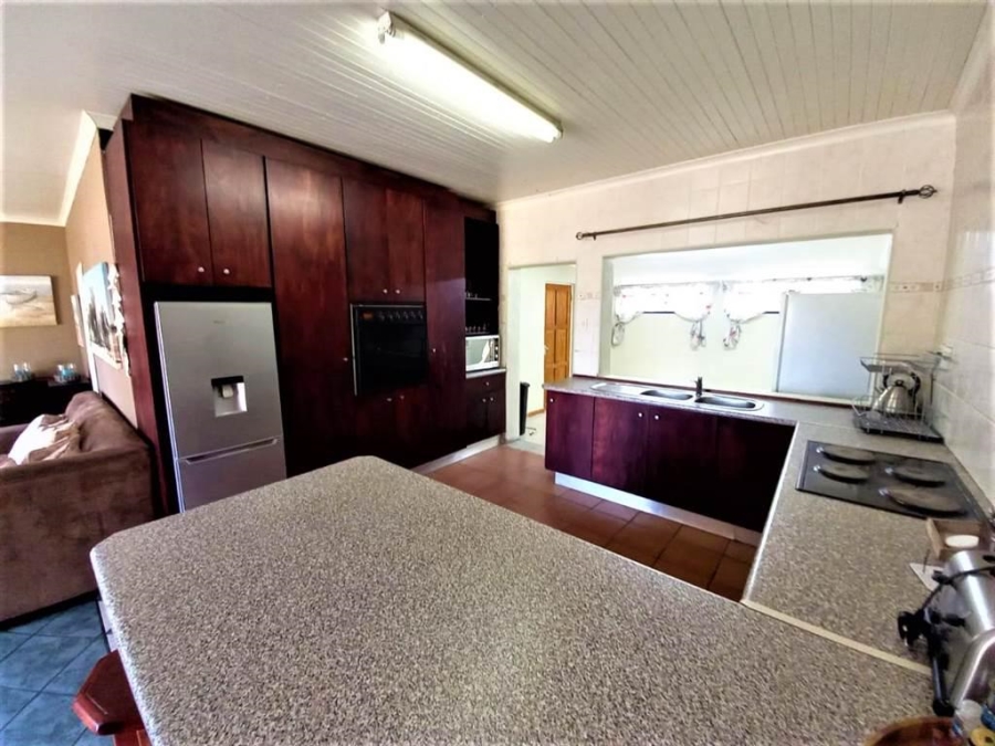 4 Bedroom Property for Sale in Hartbeesfontein AH Gauteng