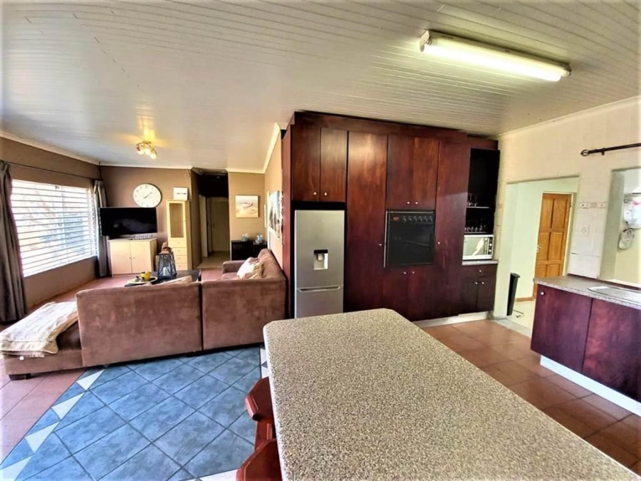 4 Bedroom Property for Sale in Hartbeesfontein AH Gauteng