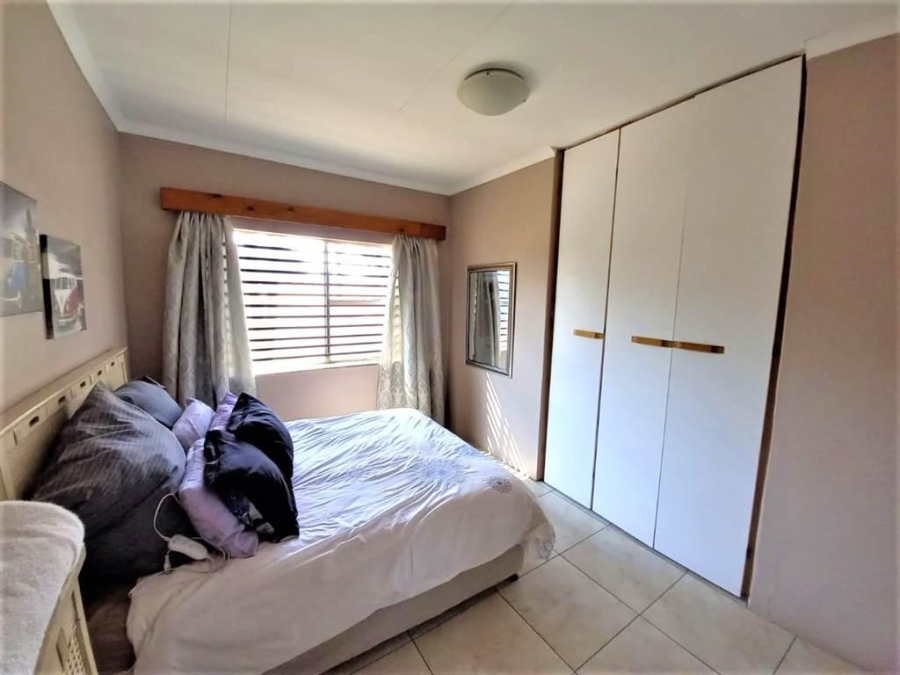 4 Bedroom Property for Sale in Hartbeesfontein AH Gauteng