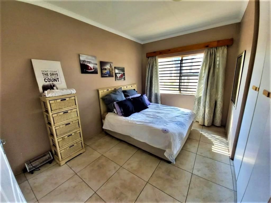 4 Bedroom Property for Sale in Hartbeesfontein AH Gauteng