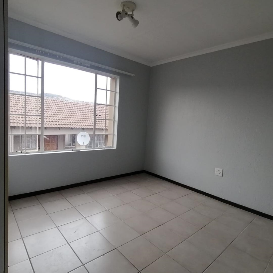 2 Bedroom Property for Sale in Wilgeheuwel Gauteng