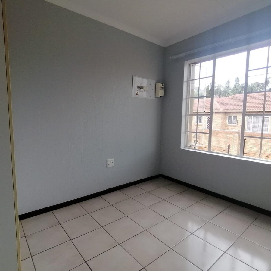 2 Bedroom Property for Sale in Wilgeheuwel Gauteng