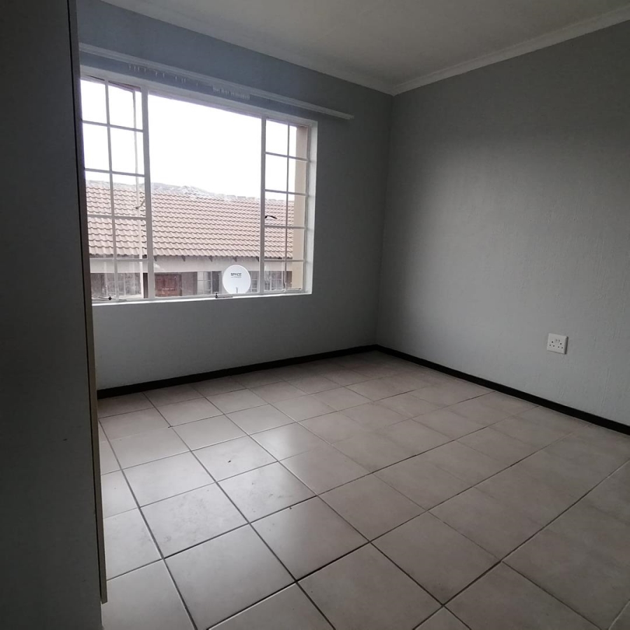 2 Bedroom Property for Sale in Wilgeheuwel Gauteng
