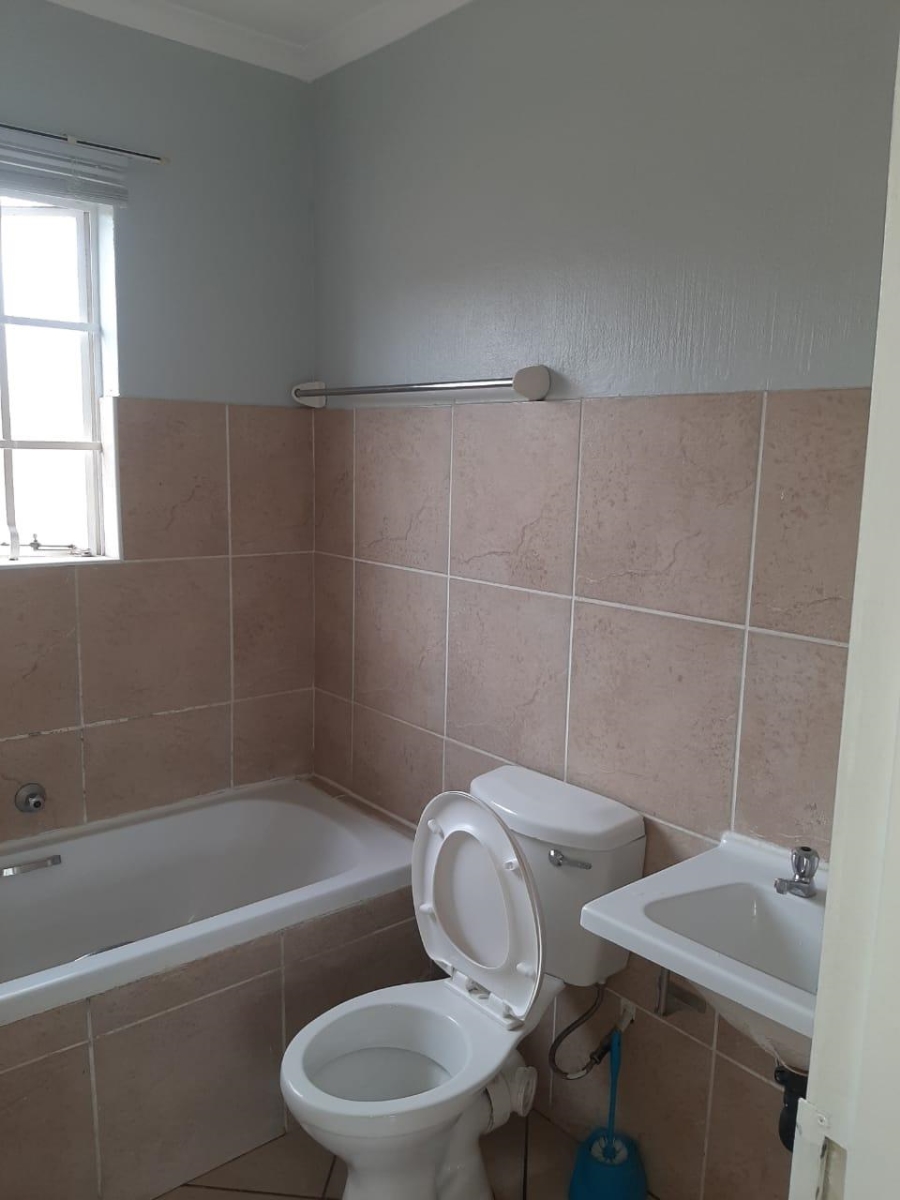 2 Bedroom Property for Sale in Wilgeheuwel Gauteng