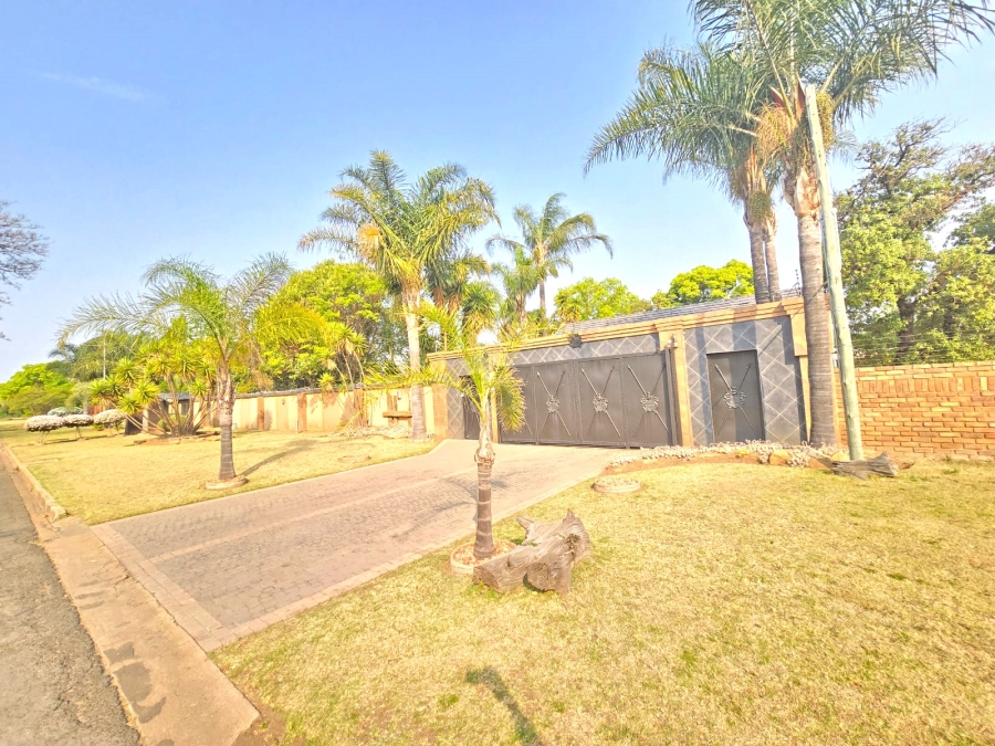 6 Bedroom Property for Sale in Selcourt Gauteng