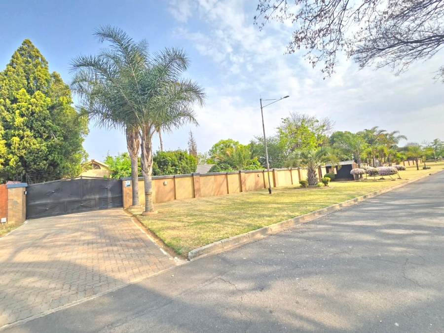 6 Bedroom Property for Sale in Selcourt Gauteng