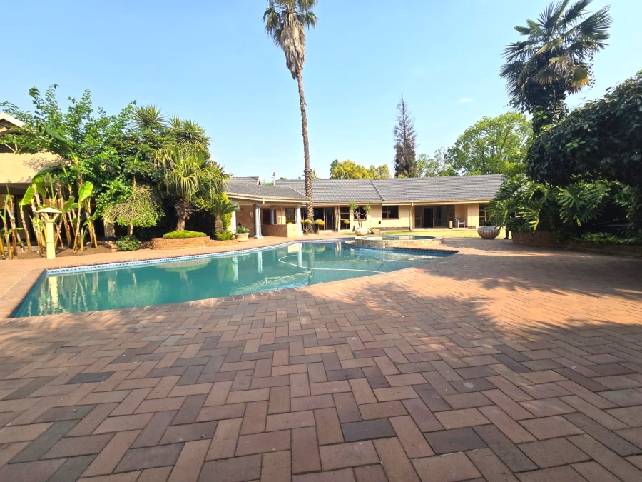 6 Bedroom Property for Sale in Selcourt Gauteng