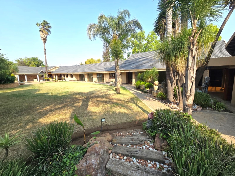 6 Bedroom Property for Sale in Selcourt Gauteng