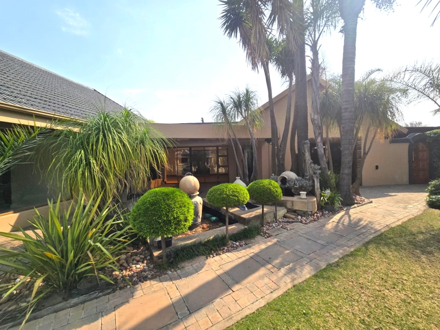 6 Bedroom Property for Sale in Selcourt Gauteng