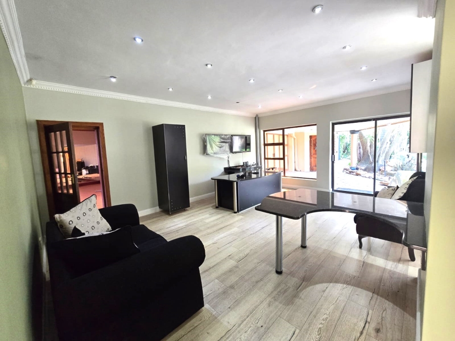 6 Bedroom Property for Sale in Selcourt Gauteng