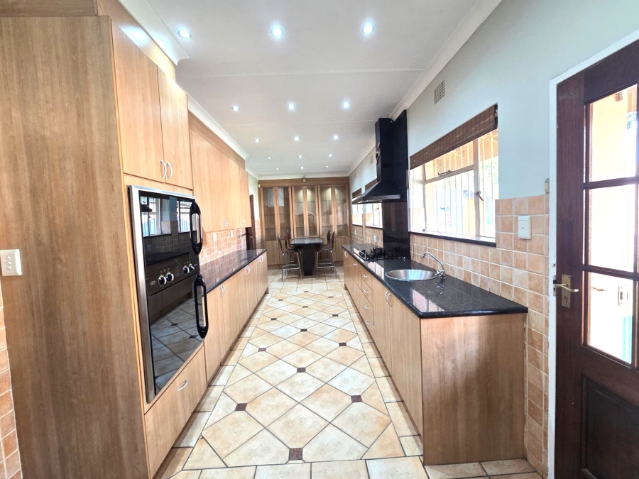 6 Bedroom Property for Sale in Selcourt Gauteng