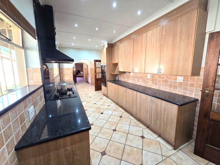 6 Bedroom Property for Sale in Selcourt Gauteng