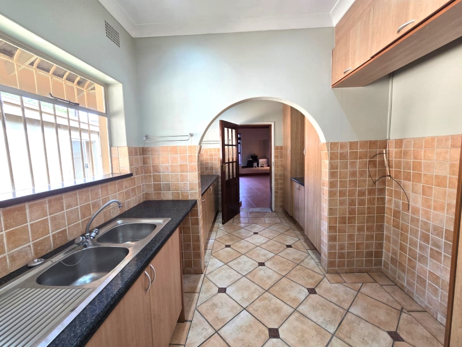 6 Bedroom Property for Sale in Selcourt Gauteng
