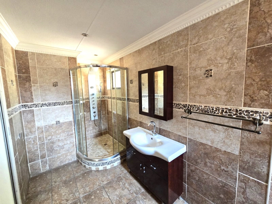 6 Bedroom Property for Sale in Selcourt Gauteng