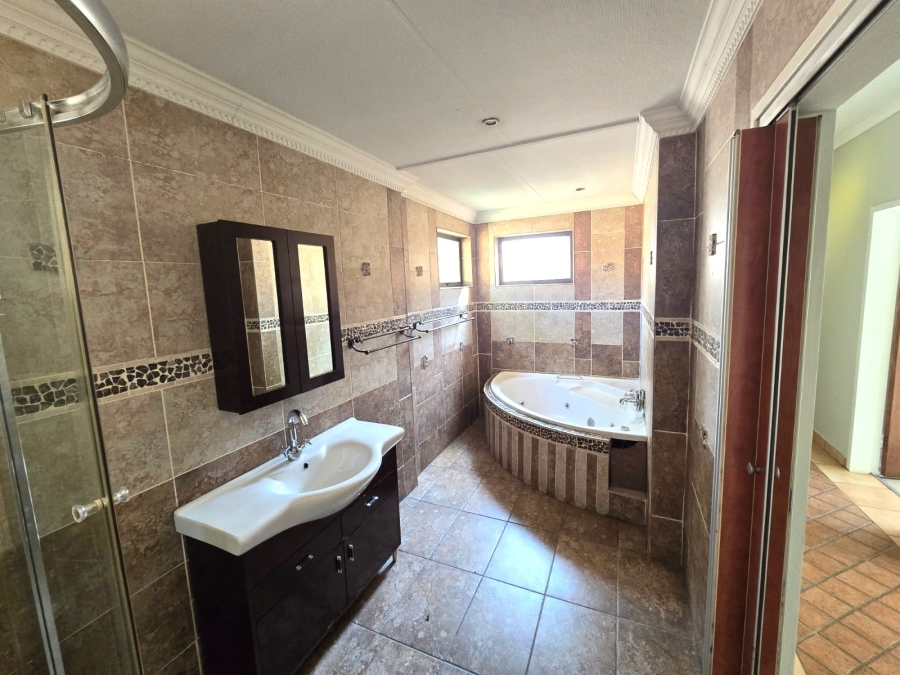 6 Bedroom Property for Sale in Selcourt Gauteng